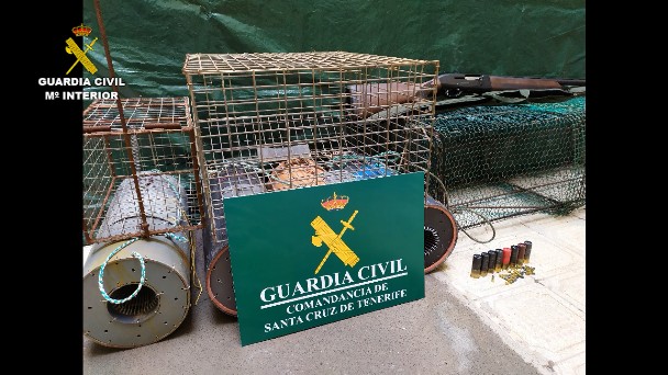 Parte del material encontrado por la Guardia Civil.
