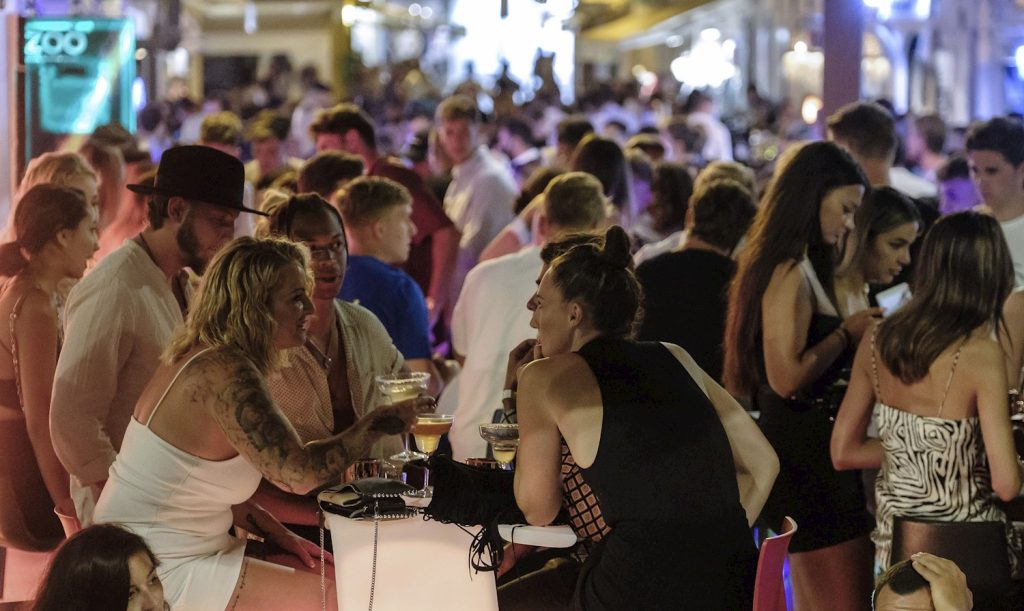 El Gobierno celebra la ratificación del certificado COVID en Canarias