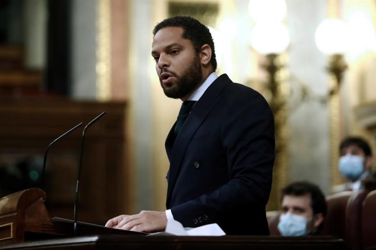 Vox rompe las negociaciones presupuestarias con el PP en todas las comunidades por su “acercamiento” al PSOE en migración