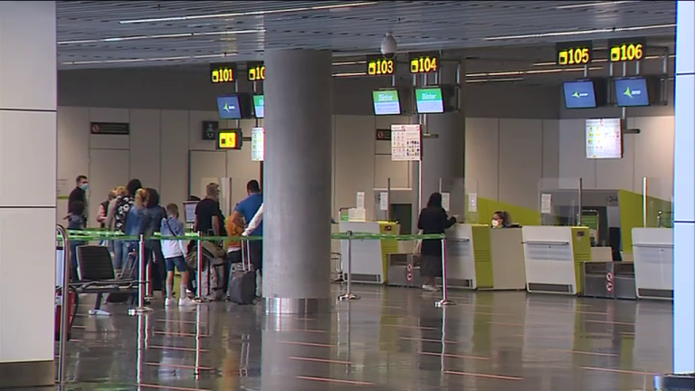 Los viajeros con la vacunación completa podrán entrar en España desde este lunes