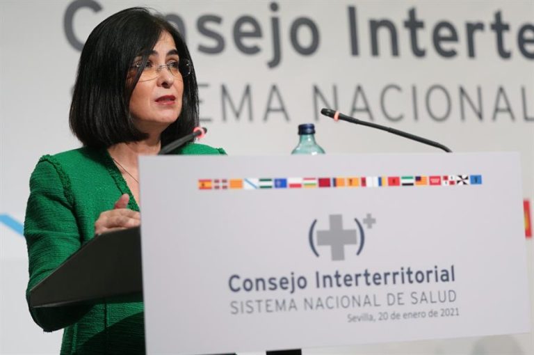 Sanidad y las comunidades vuelven a reunirse con la tercera dosis en el horizonte
