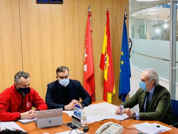 Madrid adelanta el toque de queda a las 22:00 y prohíbe reuniones de no convivientes