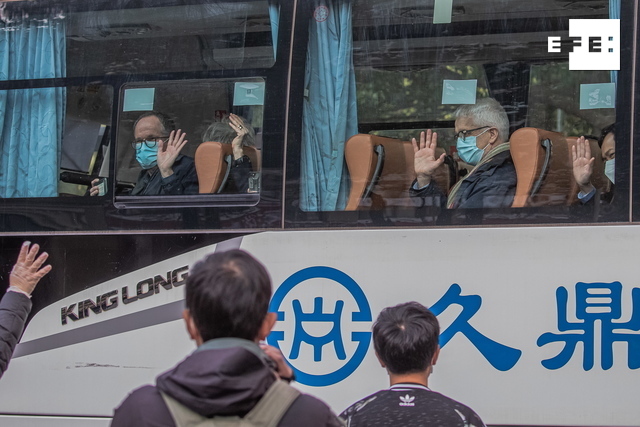 Expertos de la OMS visitan mercado donde se dieron los primeros contagios en Wuhan