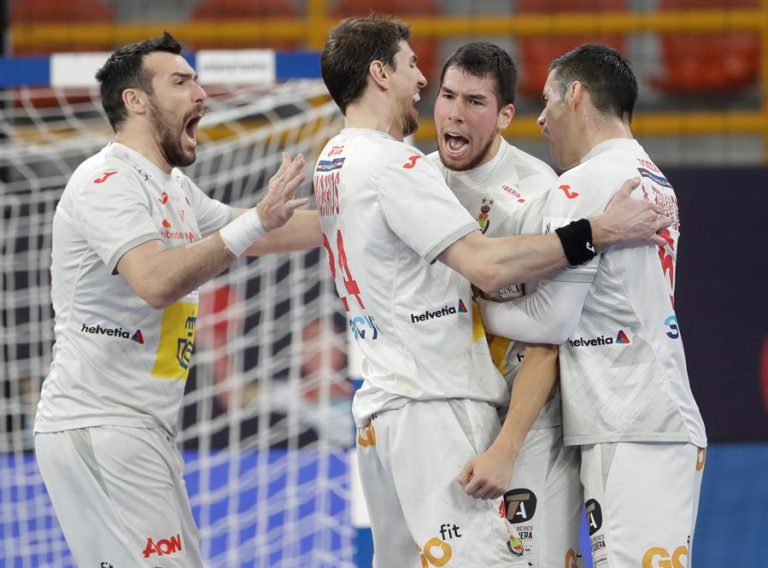 España busca otra final mundialista ante la potente Dinamarca