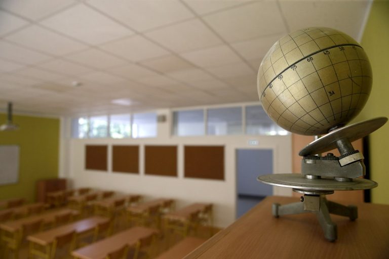 El TSJC valorará la suspensión cautelar de las oposiciones de Educación