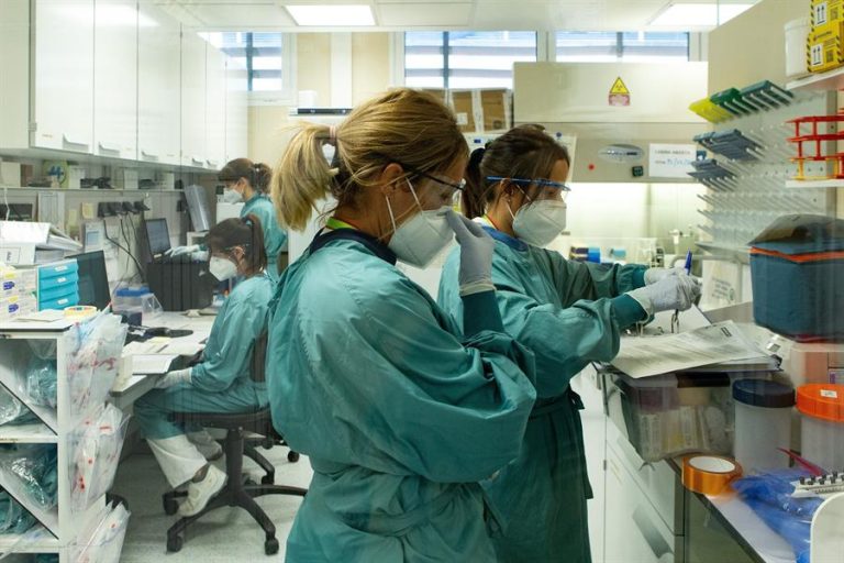 El acuerdo entre la OMS, Pfizer y BioNTech permitirá distribuir 40 millones de vacunas en países pobres