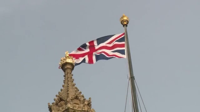 Reino Unido ofrece vacunar a mayores de 50 años y a grupos vulnerables