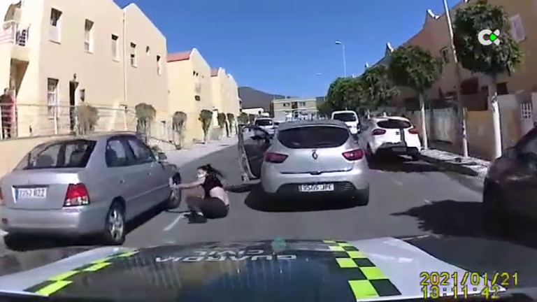 Vídeo: La Guardia Civil detiene a la conductora que se dio a la fuga en la GC 1