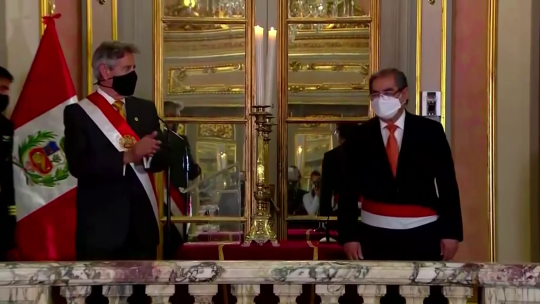 Escándalo en Perú por la irregular aplicación de vacunas a altos funcionarios