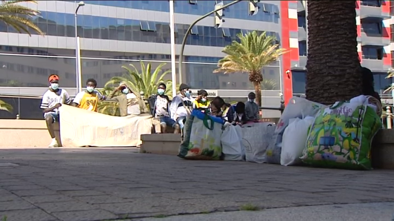 19 menores migrantes inician una huelga de hambre para no ser trasladados a Las Raíces