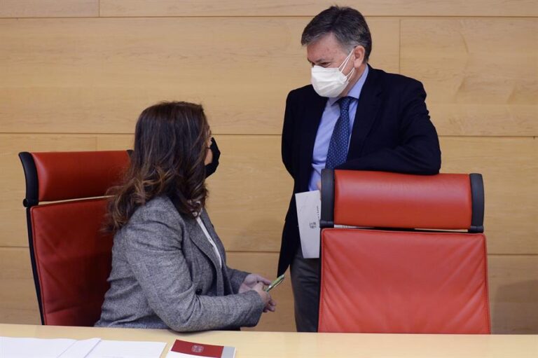 Castilla y León vive su primera moción de censura envuelta en dudas