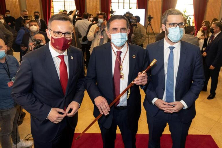 El socialista José Antonio Serrano, alcalde de Murcia tras ganar una moción al PP