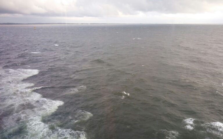 Las búsqueda de las dos pateras sin localizar se reanudará este viernes