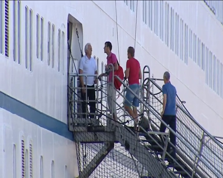 Cooperantes del África Mercy más de un año sin salir del muelle