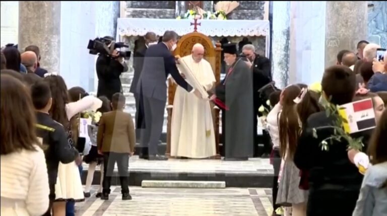 El Papa pide desde Irak que «las mujeres sean respetadas y defendidas»