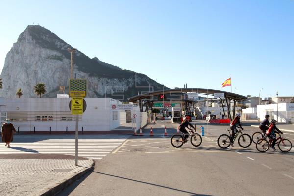 Europa propone negociar con Reino Unido el fin de la Verja en Gibraltar