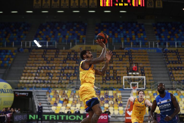 El Herbalife remonta el vuelo en la ACB a base de triples