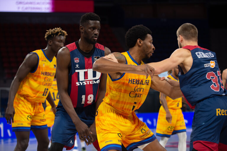 78-99. El Gran Canaria confirma su buen momento en el Buesa Arena frente al Baskonia