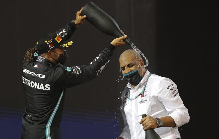Hamilton se impone a Verstappen en el Gran Premio de Baréin