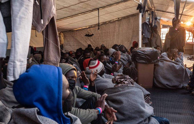 Italia autoriza llegar a puerto al barco de la ONG Sea Watch con 363 migrantes