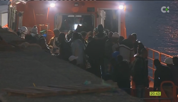 Salvamento rescata a 85 personas a bordo de dos pateras al sur de Gran Canaria