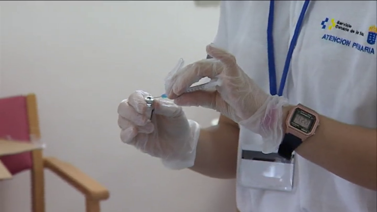 Canarias registra 130 nuevos casos de COVID-19 y un fallecido