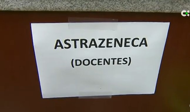 Canarias continúa la vacunación del personal de centros escolares con AstraZeneca