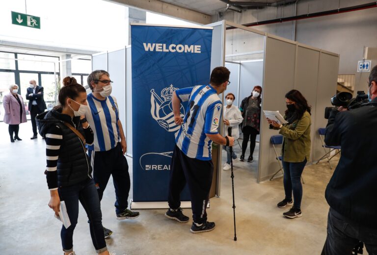 España se aleja ligeramente del riesgo alto de contagios