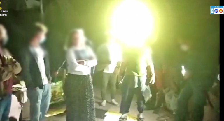 La Guardia Civil disuelve una fiesta ilegal con más de 50 asistentes en Corralejo