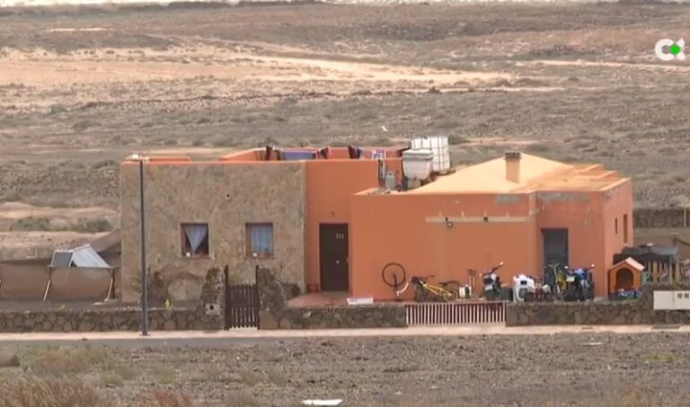 Varias familias ocupan ilegalmente la urbanización majorera Atalaya Dorada