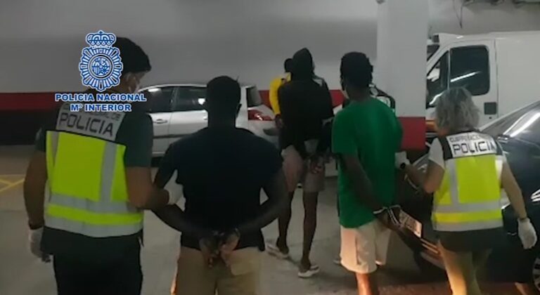 La Policía Nacional detiene a los patrones de siete embarcaciones que arribaron a las costas de Gran Canaria y Lanzarote