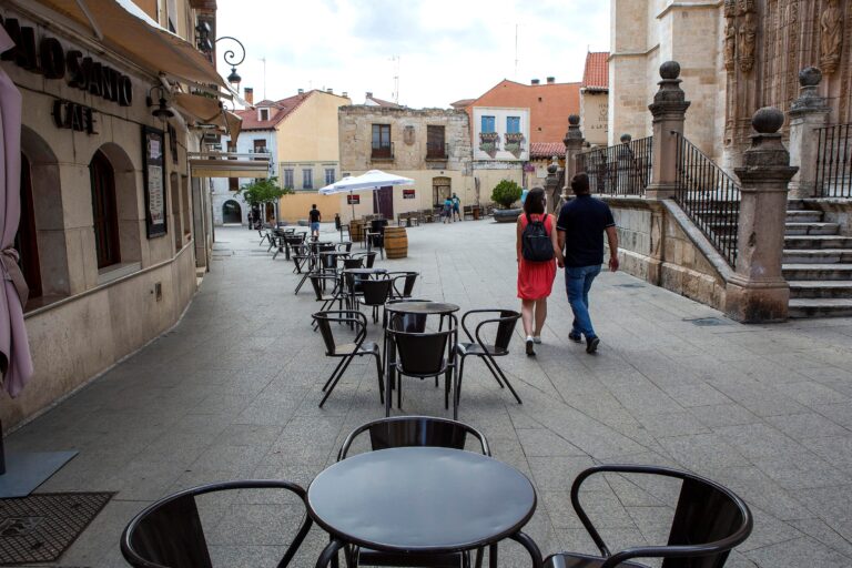 España cierra el puente con el virus estabilizado y se prepara para la Semana Santa