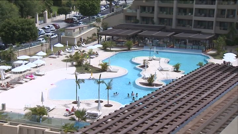 Las pernoctaciones en apartamentos turísticos cayeron un 89,9 % en febrero