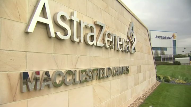 Un tribunal obliga a AstraZeneca a entregar 80 millones de dosis a la UE antes de septiembre