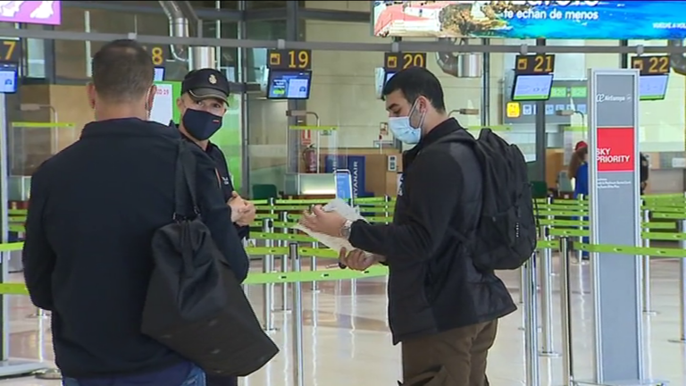 Una PCR, herramienta necesaria para viajar entre islas