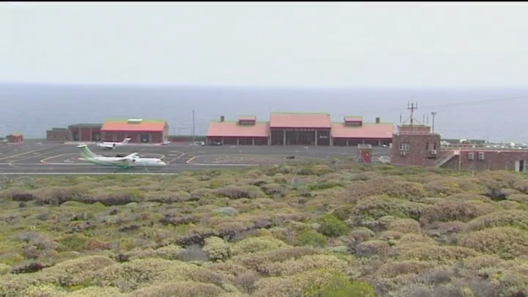 Caída de reservas en El Hierro tras la obligatoriedad de presentar una PCR negativa