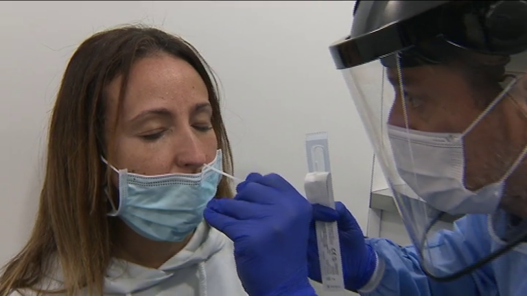 Aumentan las pruebas PCR y los test de antígenos en los laboratorios para poder viajar