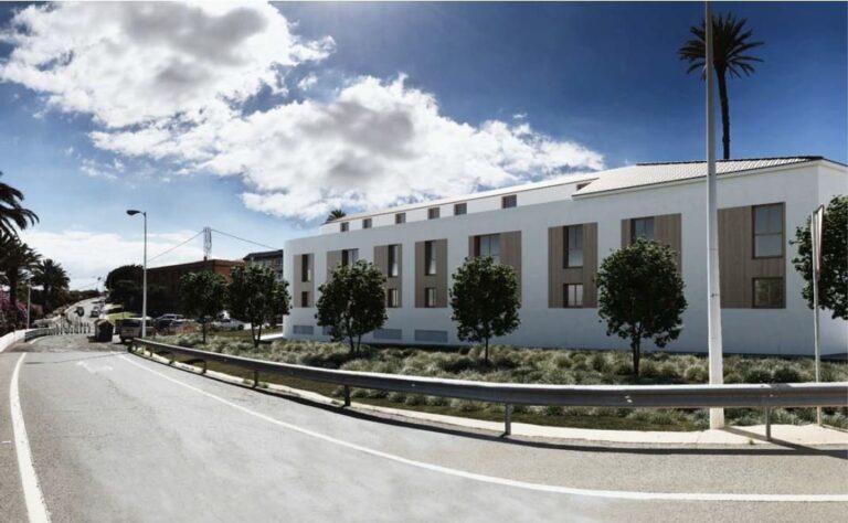 Herida de carácter moderado tras volcar con su turismo en Telde