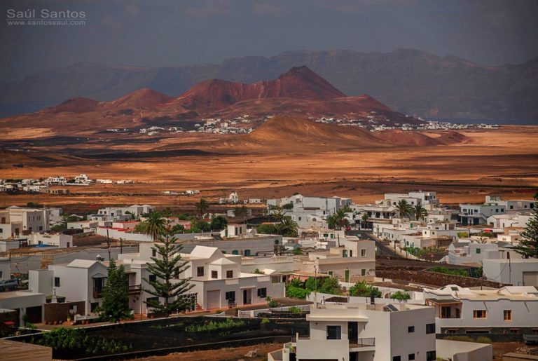 Encuentran a tres migrantes tras arribar en una patera, y de madrugada, a la costa de Lanzarote