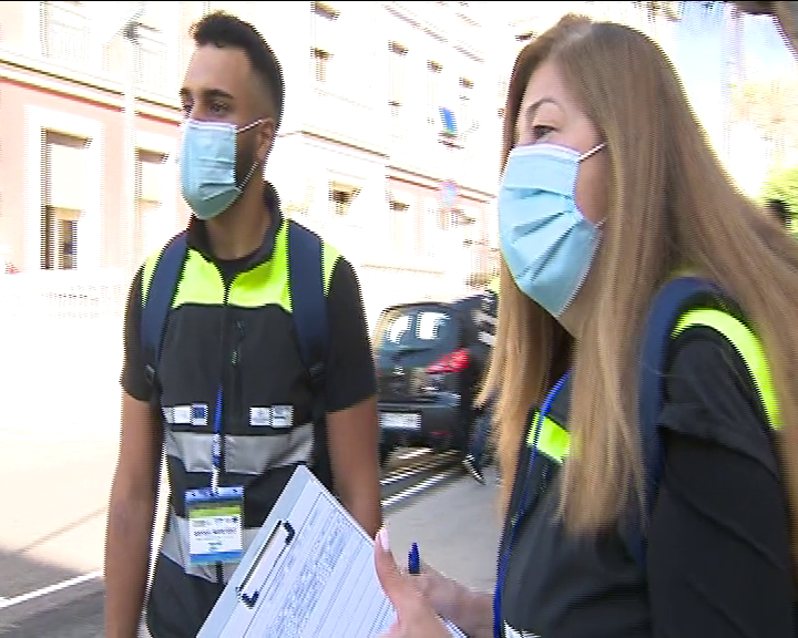 Un equipo de agentes cívicos asesorarán a comerciantes y particulares en Santa Cruz de Tenerife
