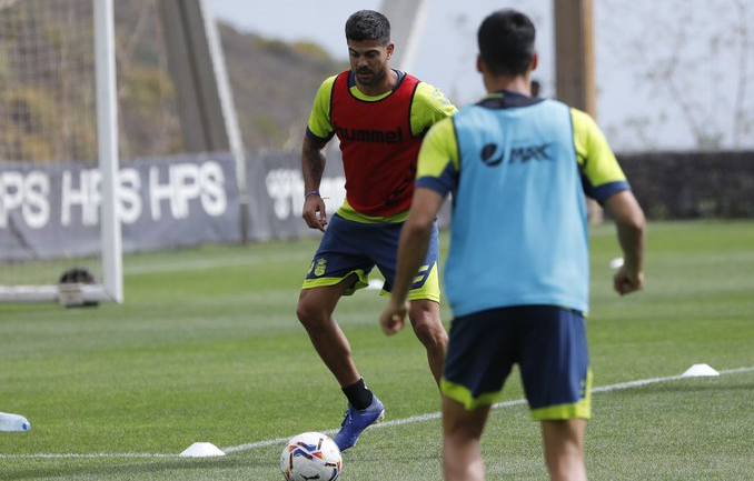 Aythami Artiles y Dani Castellano se reincorporan a los entrenamientos