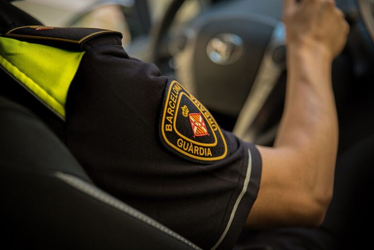 La Guardia Urbana desaloja a más de 500 personas en botellones de Barcelona