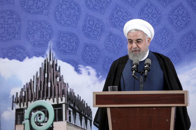 Rohani habla de «una nueva página» y muestra su disposición a negociar el acuerdo nuclear
