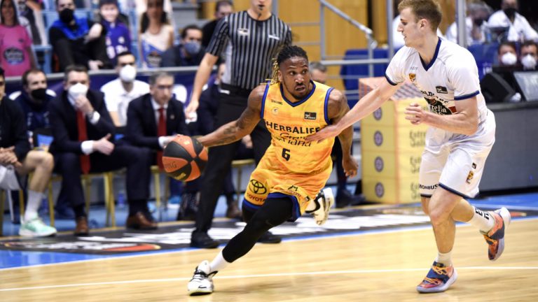 89-88. El Herbalife Gran Canaria se queda corto en Fontes do Sar