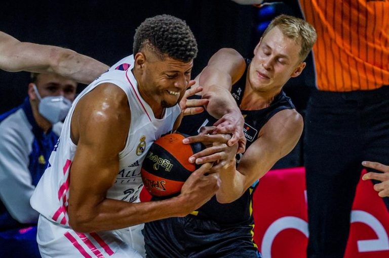 El Lenovo Tenerife se lo pone difícil al líder (84-76)