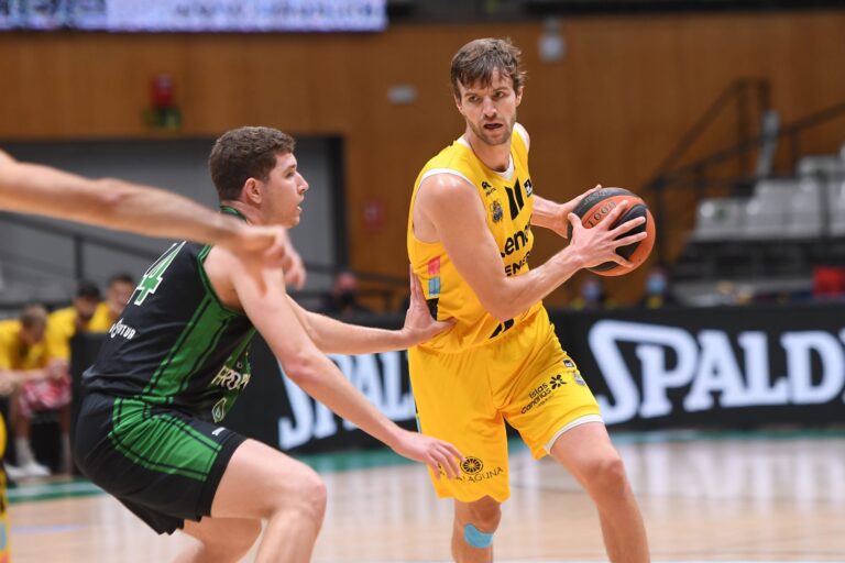 El Lenovo Tenerife cae en Badalona pese a pelear hasta el final (90 – 85)
