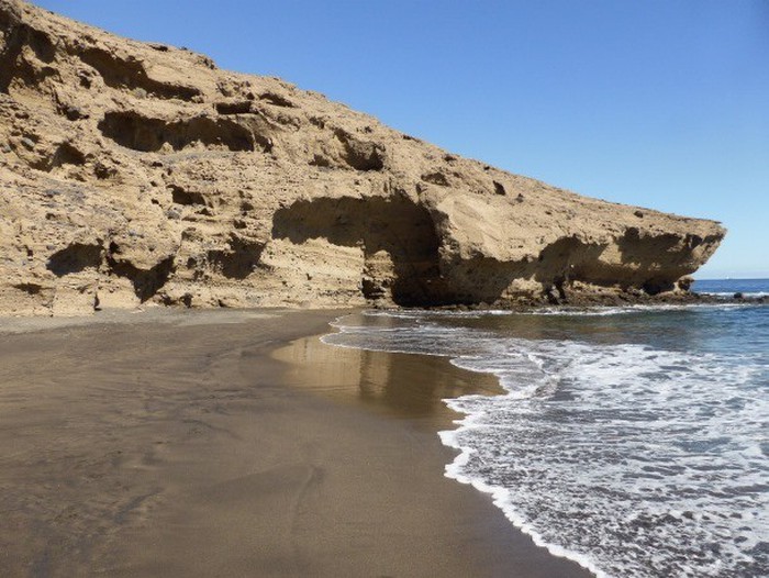 Prohíben el baño en dos playas de Granadilla tras acto vandálico en emisario