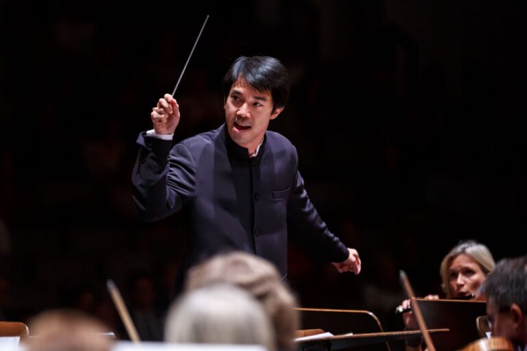 La Sinfónica de Tenerife ofrece un concierto en el que realiza un recorrido por la música rusa