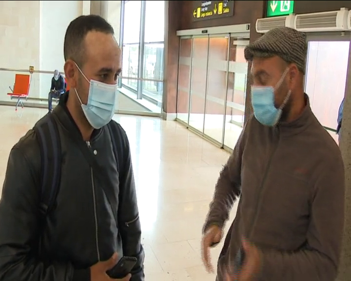 El intento de los jóvenes migrantes por salir de las islas