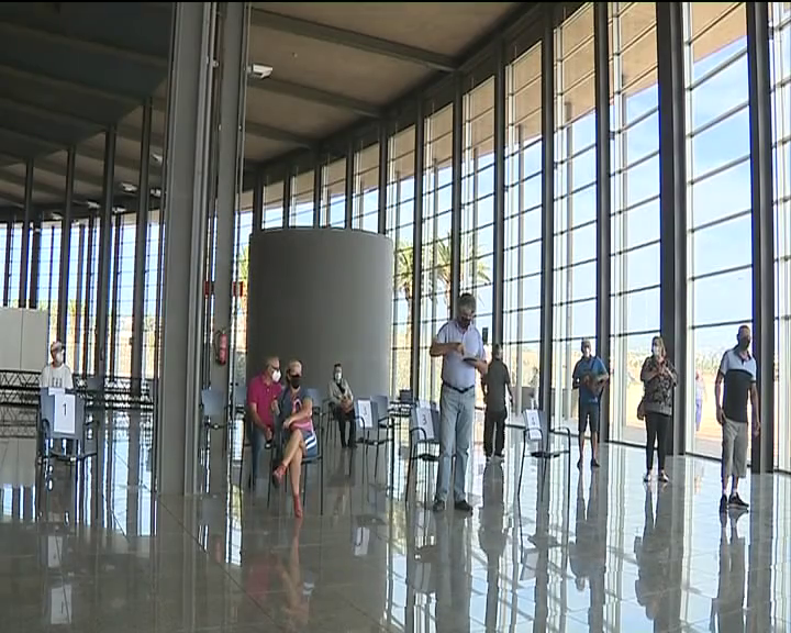 Espacios habilitados en Canarias para inyectar las 45.100 dosis de las vacunas AstraZeneca